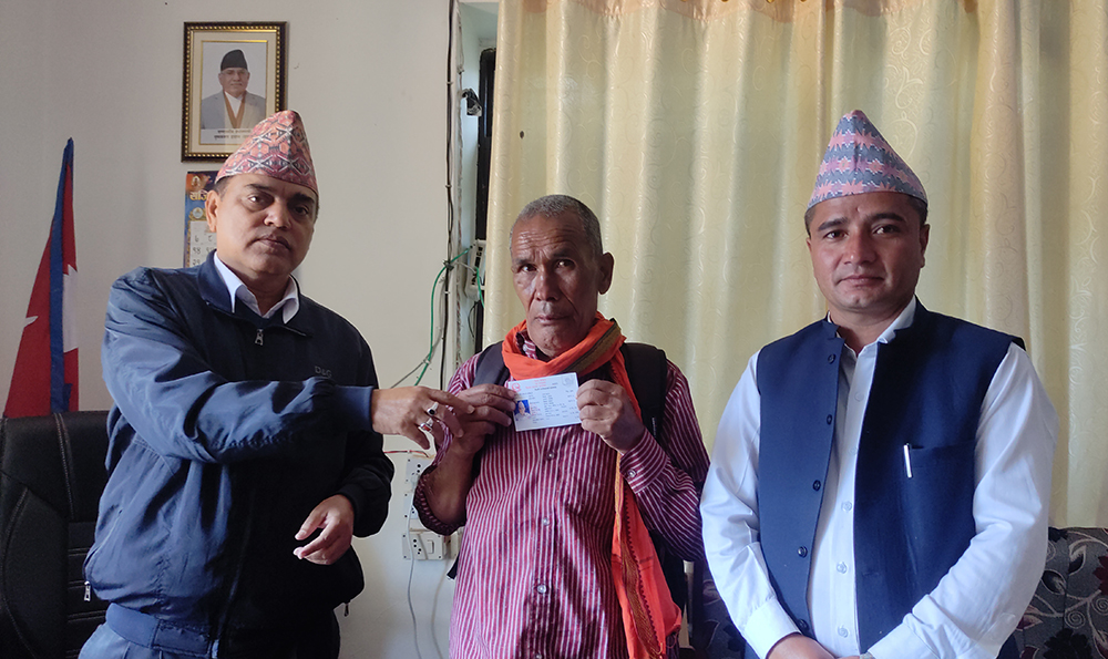 ७२ वर्षको उमेरमा नागरिकता