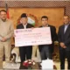 आइएमई ग्रुपद्वारा प्रधानमन्त्रीलाई रू डेढ करोडको चेक हस्तान्तरण
