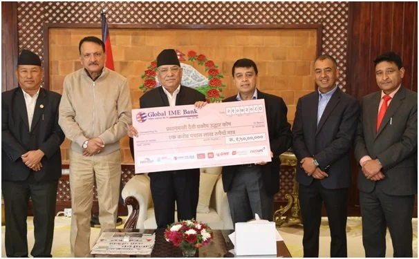आइएमई ग्रुपद्वारा प्रधानमन्त्रीलाई रू डेढ करोडको चेक हस्तान्तरण