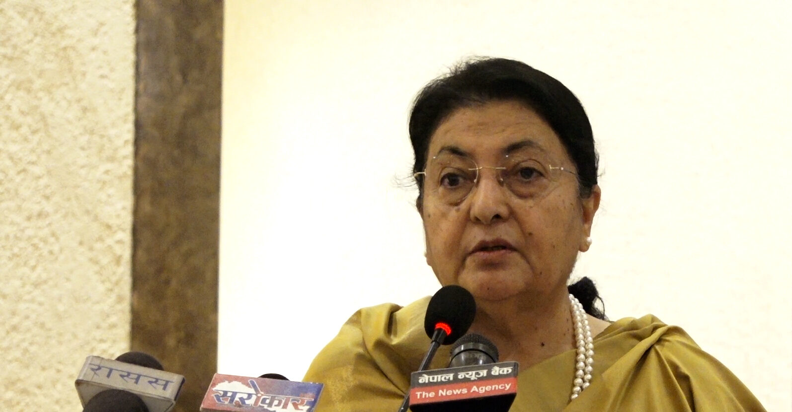 ओलीलाई पूर्वराष्ट्रपतिको संदेश : जबजको सिद्धान्त अनुसार राजनीतिक संस्कारलाई अंगिकार गर्न पार्टीमा फर्किएको हुँ