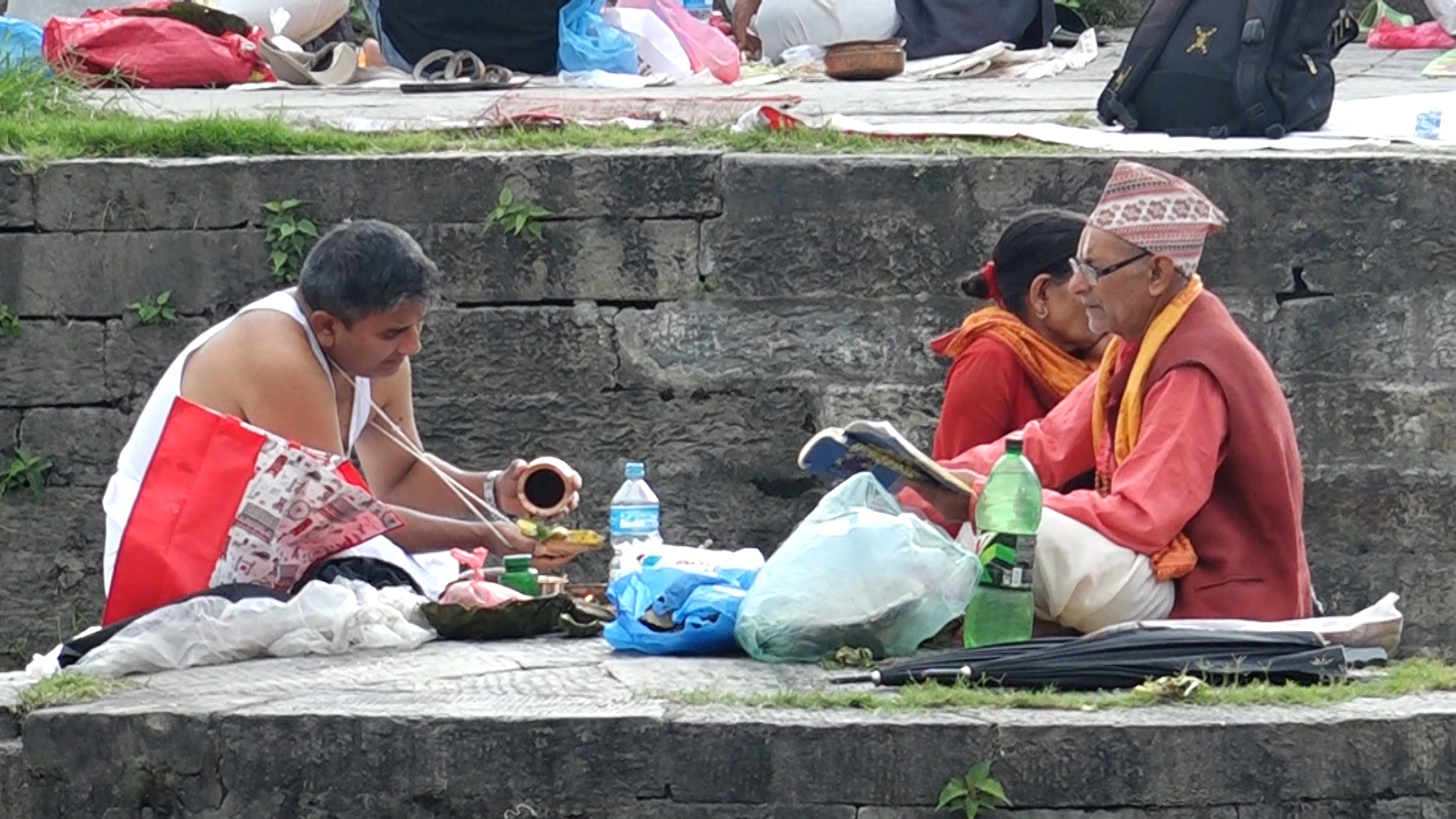 प्रत्येक वर्ष आश्विन कृष्ण प्रतिपदादेखि सुरु हुने सोह्र श्राद्ध अर्थात् पितृ पक्ष विधिवत् आरम्भ