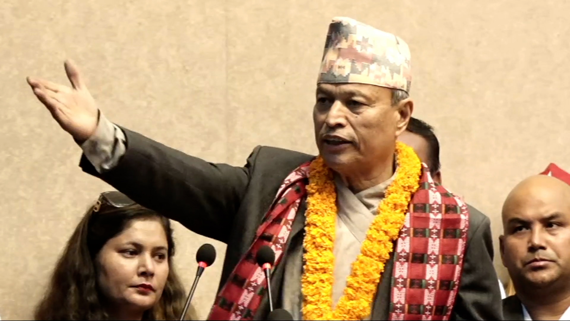 आफ्नै पार्टीका नेताहरुलाई निकाल्न खोज्न ओलीले घर फर्क भन्दै आह्वान गर्नु फटाहा कुरा हो : डा भीम रावल