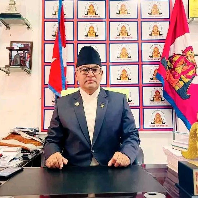 नेकपा एमालेको केन्द्रीय राजनितीमा उदाए धुलीखेलका मेयर अशोक ब्यन्जु