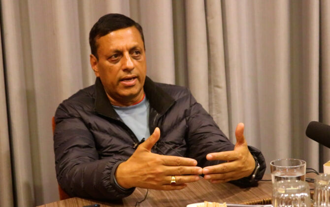 केपी ओलीमाथी राजनीतिक प्रतिशोध साँधियो,लोकतन्त्र फेरि धरापमा पर्ने देखियो :अधिवक्ता टिकाराम भट्टराई